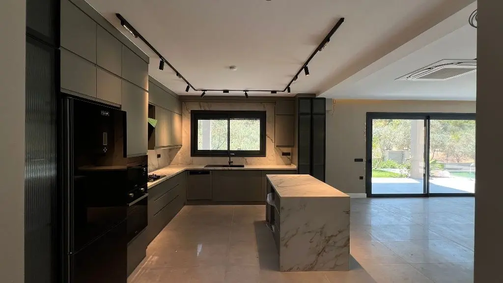 Fitted kitchen